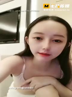 酷似关晓彤闭眼时像小热巴开播福利，假屌插屄自慰干出白浆！mp4